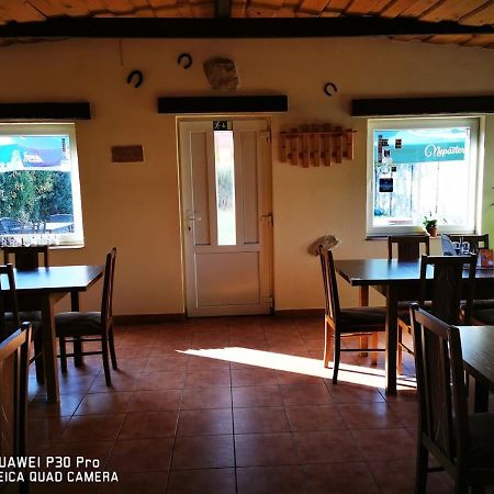 Restaurace a penzión u Jessyho Perná Exterior foto