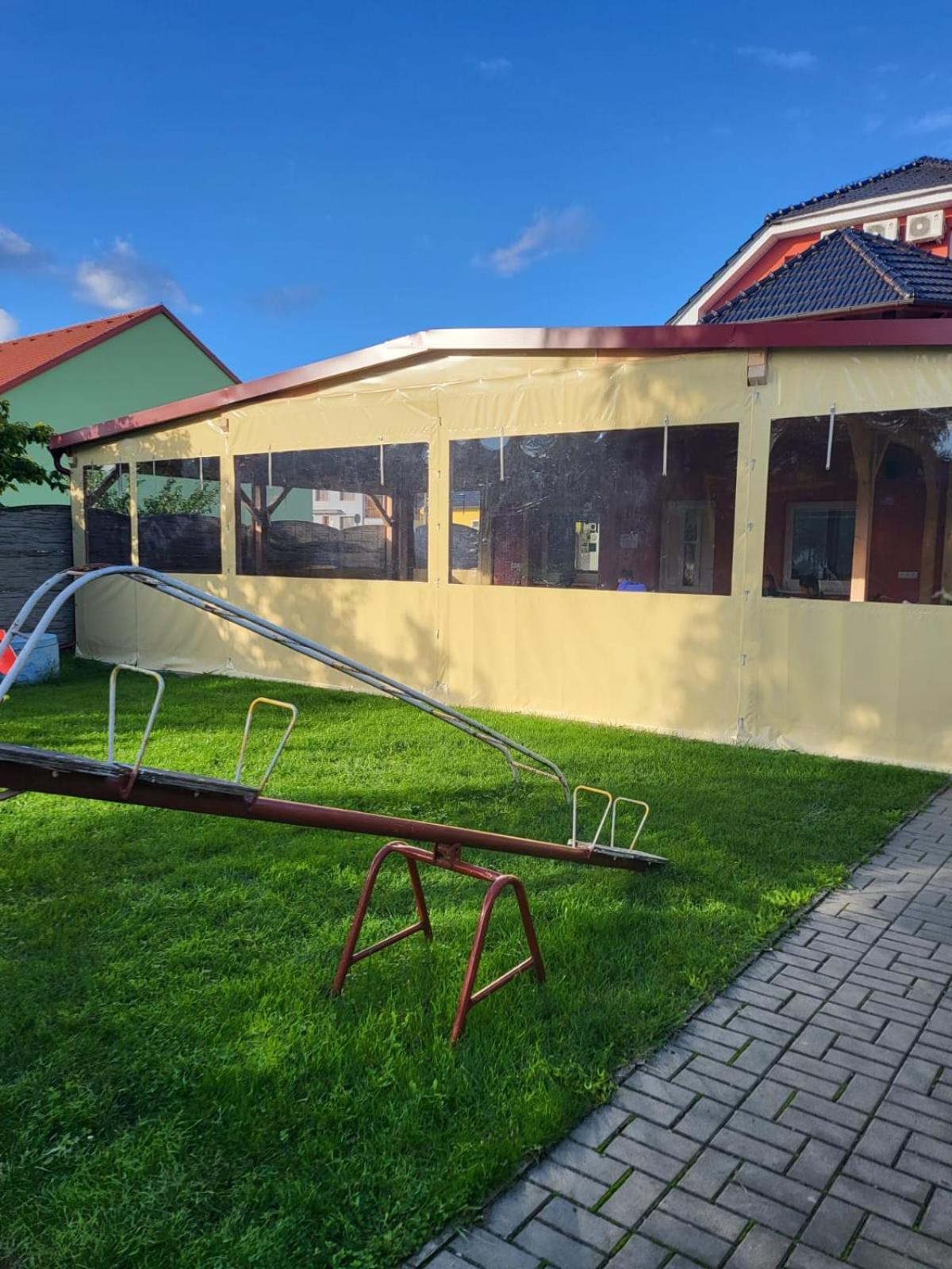 Restaurace a penzión u Jessyho Perná Exterior foto